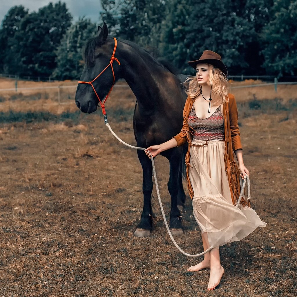 Обои лошадь, деревья, девушка, шляпа, босиком, дамиан piórko, navajo county, horse, trees, girl, hat, barefoot, damian piórko разрешение 2000x1125 Загрузить