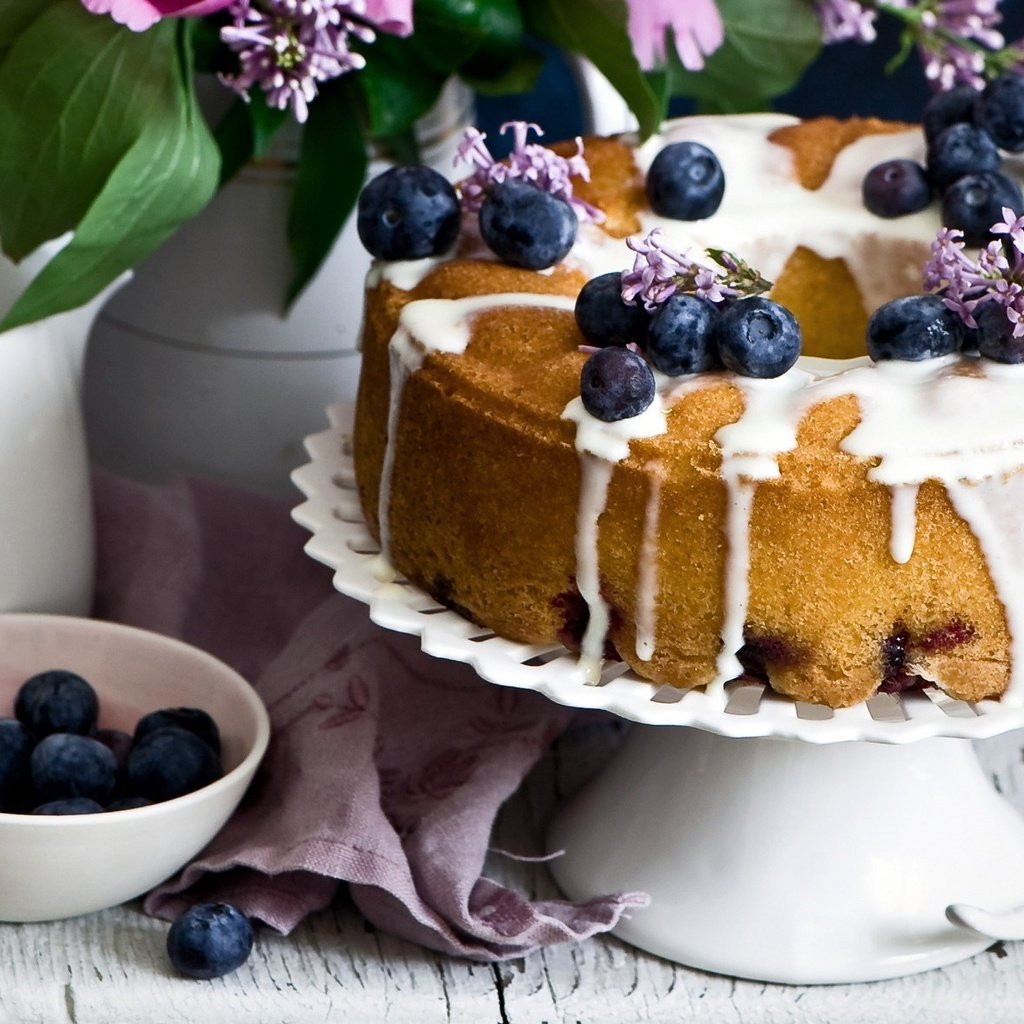 Обои ягоды, черника, сладкое, выпечка, глазурь, пирог, кекс, berries, blueberries, sweet, cakes, glaze, pie, cupcake разрешение 2048x1187 Загрузить