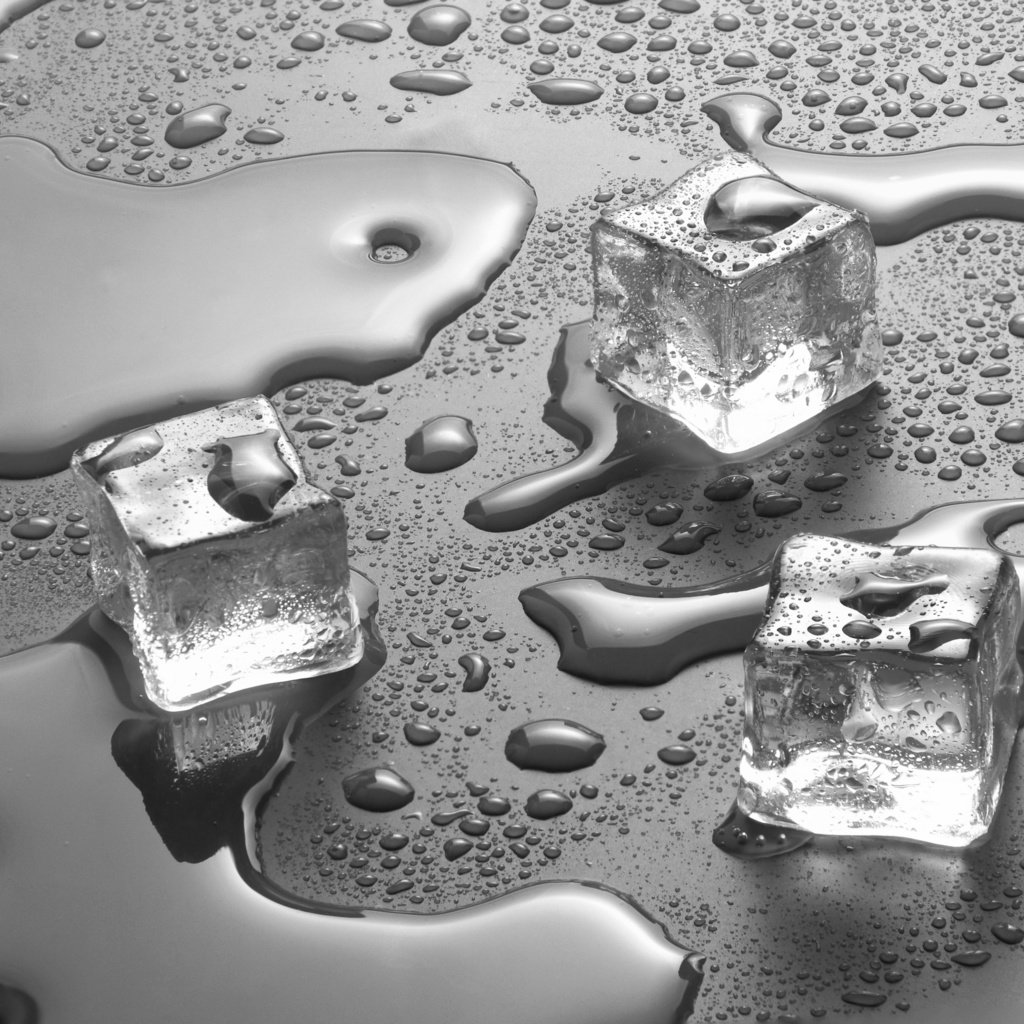 Обои вода, капли, чёрно-белое, лёд, кубики, water, drops, black and white, ice, cubes разрешение 4172x2764 Загрузить
