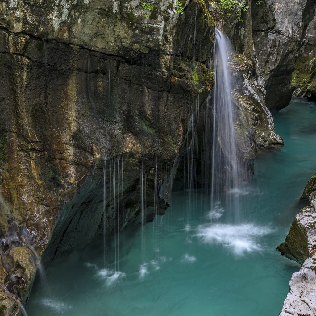Обои вода, река, скалы, водопад, голубая, water, river, rocks, waterfall, blue разрешение 2048x1365 Загрузить