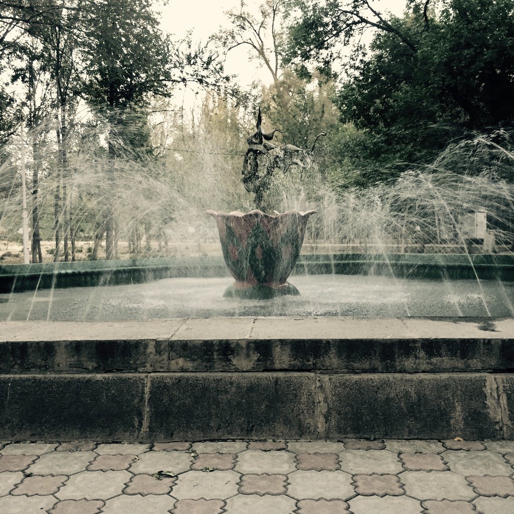 Обои городской фонтан, city fountain разрешение 2448x3264 Загрузить