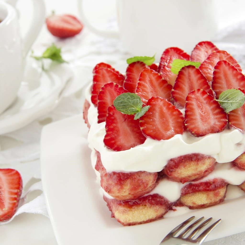 Обои клубника, чай, десерт, пирожное, крем, strawberry, tea, dessert, cake, cream разрешение 2100x1399 Загрузить