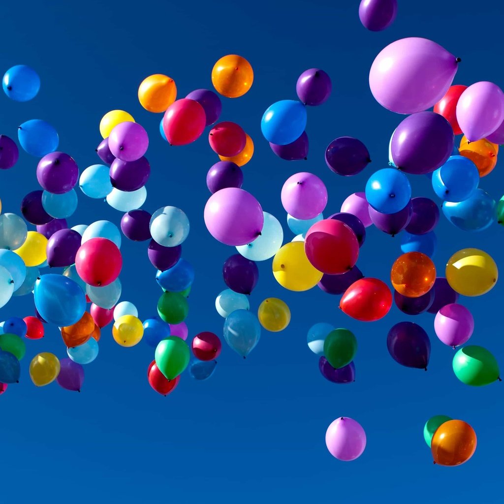 Обои небо, шары, разноцветные, воздушные шарики, the sky, balls, colorful, balloons разрешение 2880x1800 Загрузить