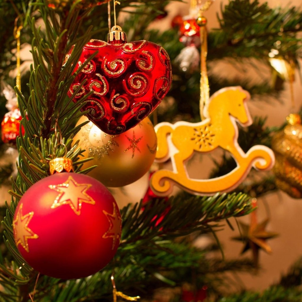 Обои новый год, елка, хвоя, ветки, рождество, елочные игрушки, лошадка, new year, tree, needles, branches, christmas, christmas decorations, horse разрешение 1920x1200 Загрузить