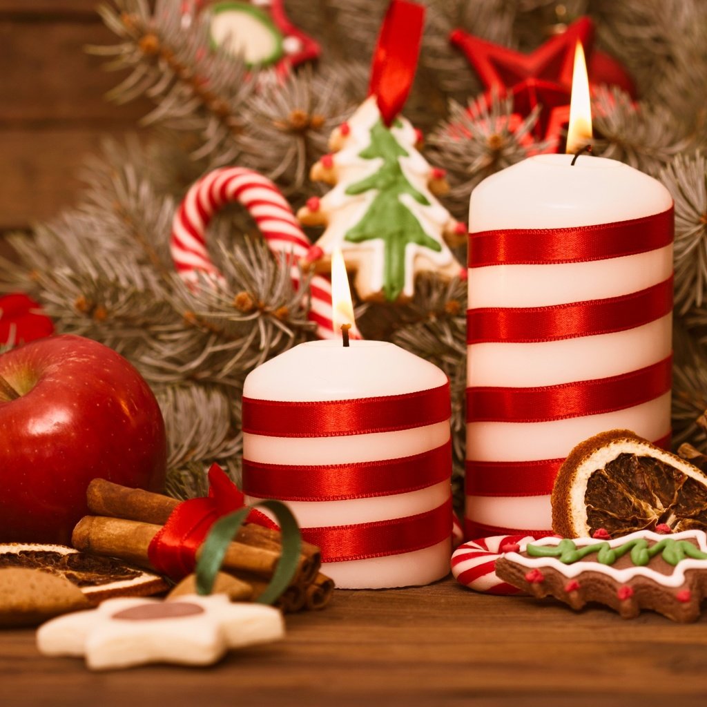 Обои свечи, новый год, елка, корица, яблоко, рождество, елочные украшения, печенье, candles, new year, tree, cinnamon, apple, christmas, christmas decorations, cookies разрешение 2880x1800 Загрузить