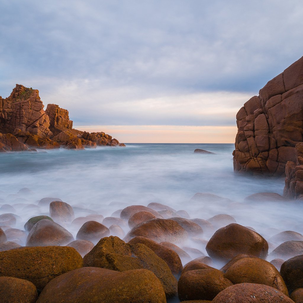 Обои небо, облака, скалы, камни, берег, пейзаж, море, the sky, clouds, rocks, stones, shore, landscape, sea разрешение 1920x1200 Загрузить