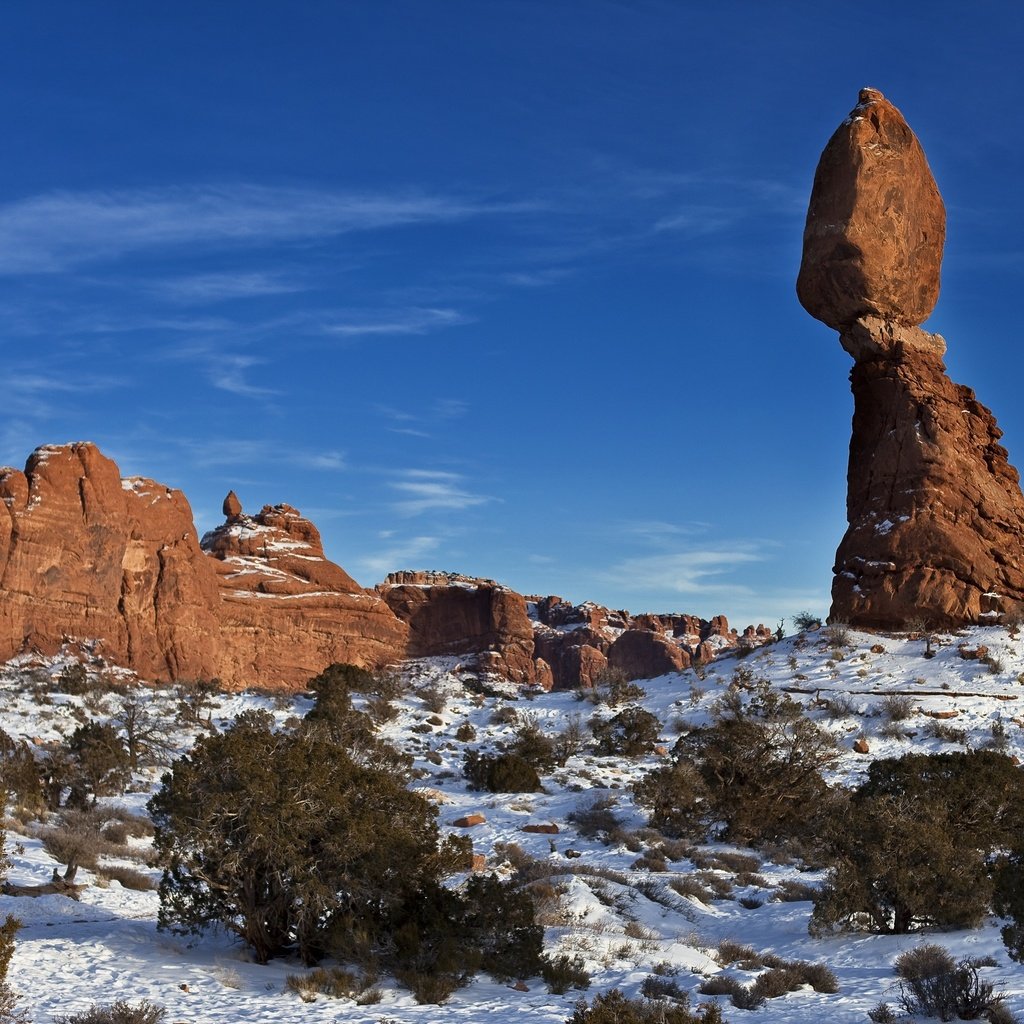 Обои небо, скалы, снег, зима, пейзаж, долина монументов, the sky, rocks, snow, winter, landscape, monument valley разрешение 2800x1866 Загрузить