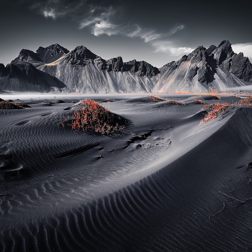 Обои горы, исландия, чёрный песок, vestrahorn islande, вулканический песок, mountains, iceland, black sand, volcanic sand разрешение 1920x1280 Загрузить