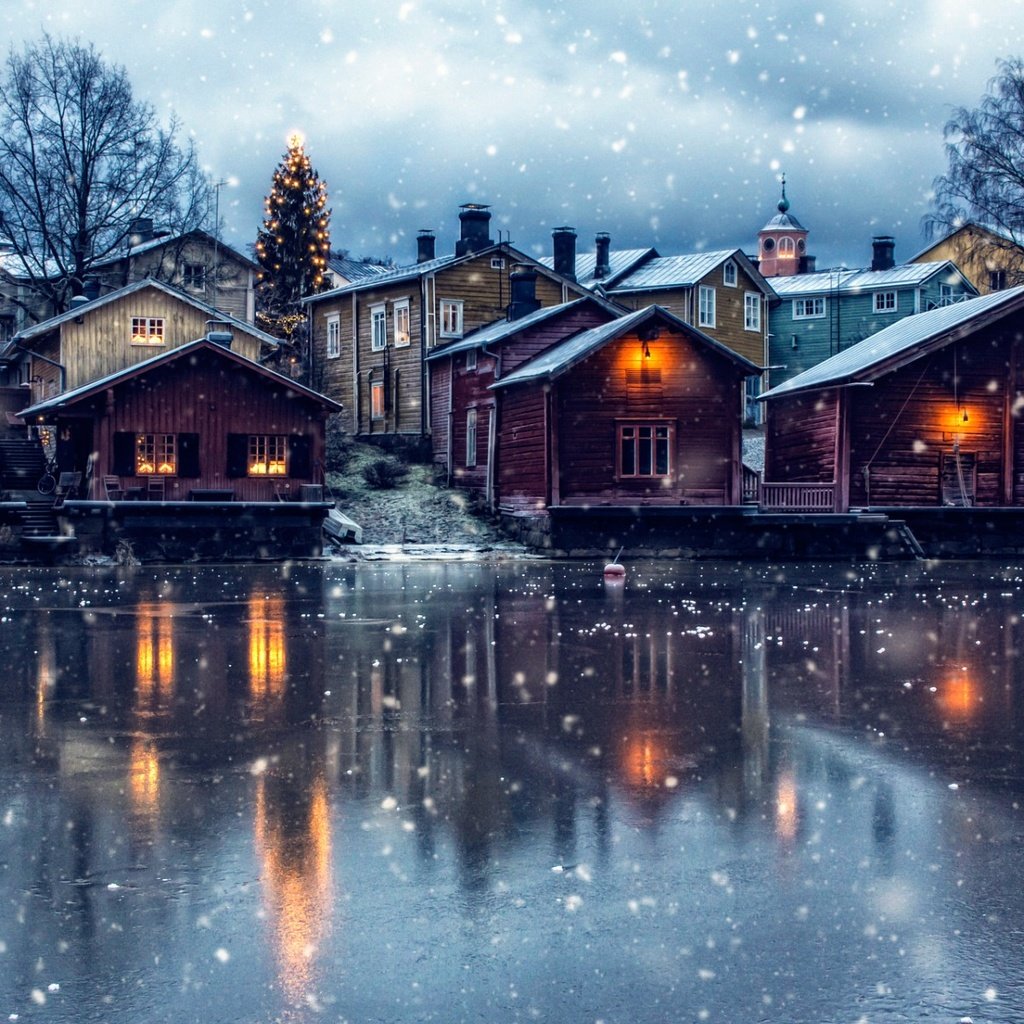 Обои озеро, porvoo, снег, новый год, елка, зима, город, дома, финляндия, lake, snow, new year, tree, winter, the city, home, finland разрешение 1920x1200 Загрузить