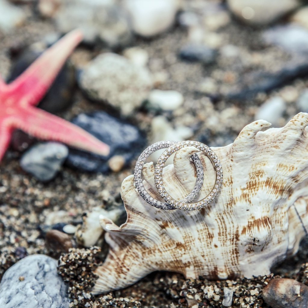 Обои камни, украшения, песок, кольца, ракушка, морская звезда, stones, decoration, sand, ring, shell, starfish разрешение 4990x3327 Загрузить