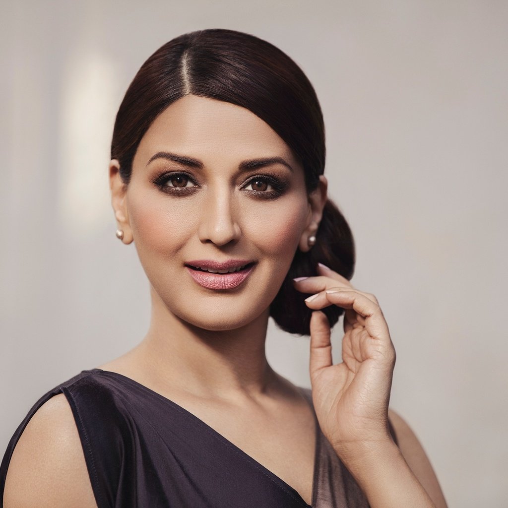 Обои девушка, взгляд, волосы, лицо, актриса, макияж, sonali bendre, girl, look, hair, face, actress, makeup разрешение 1920x1280 Загрузить