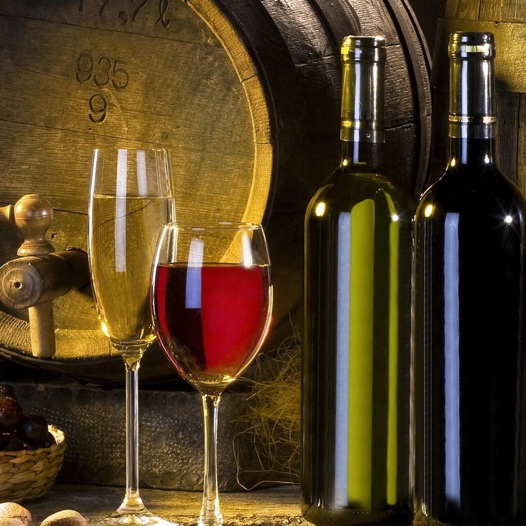 Обои виноград, вино, белое, бокалы, бутылки, бочка, алкоголь, красное, grapes, wine, white, glasses, bottle, barrel, alcohol, red разрешение 1920x1080 Загрузить