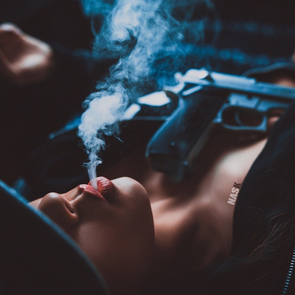 Обои девушка, дым, модель, лицо, ствол, сигарета, кепка, nask nach, girl, smoke, model, face, trunk, cigarette, cap разрешение 2048x1366 Загрузить