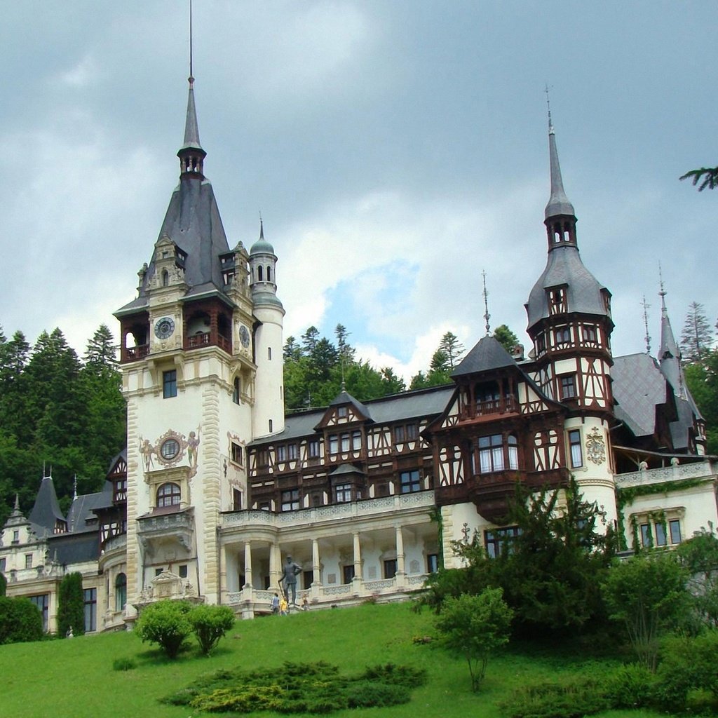 Обои деревья, замок, здание, румыния, замок пелеш, trees, castle, the building, romania разрешение 2708x1523 Загрузить