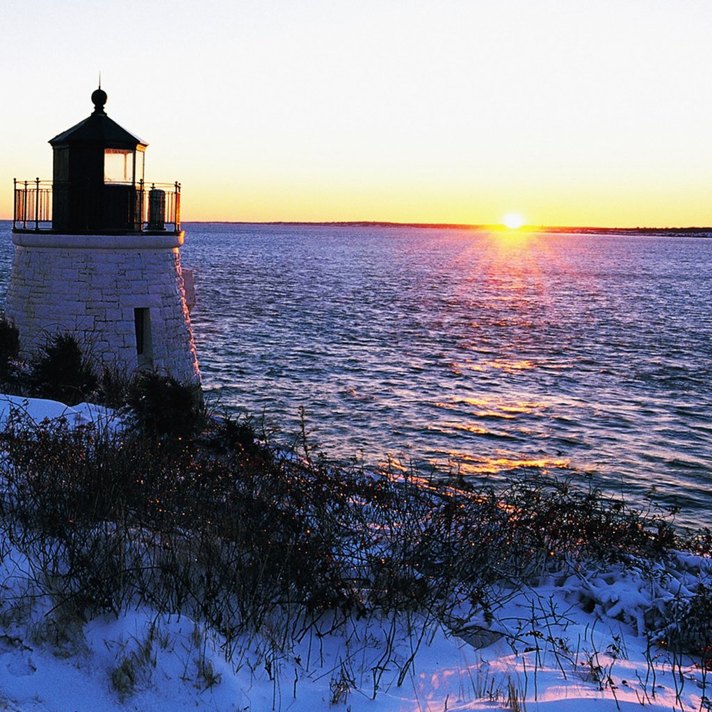 Обои солнце, снег, берег, закат, зима, пейзаж, море, маяк, the sun, snow, shore, sunset, winter, landscape, sea, lighthouse разрешение 1920x1080 Загрузить