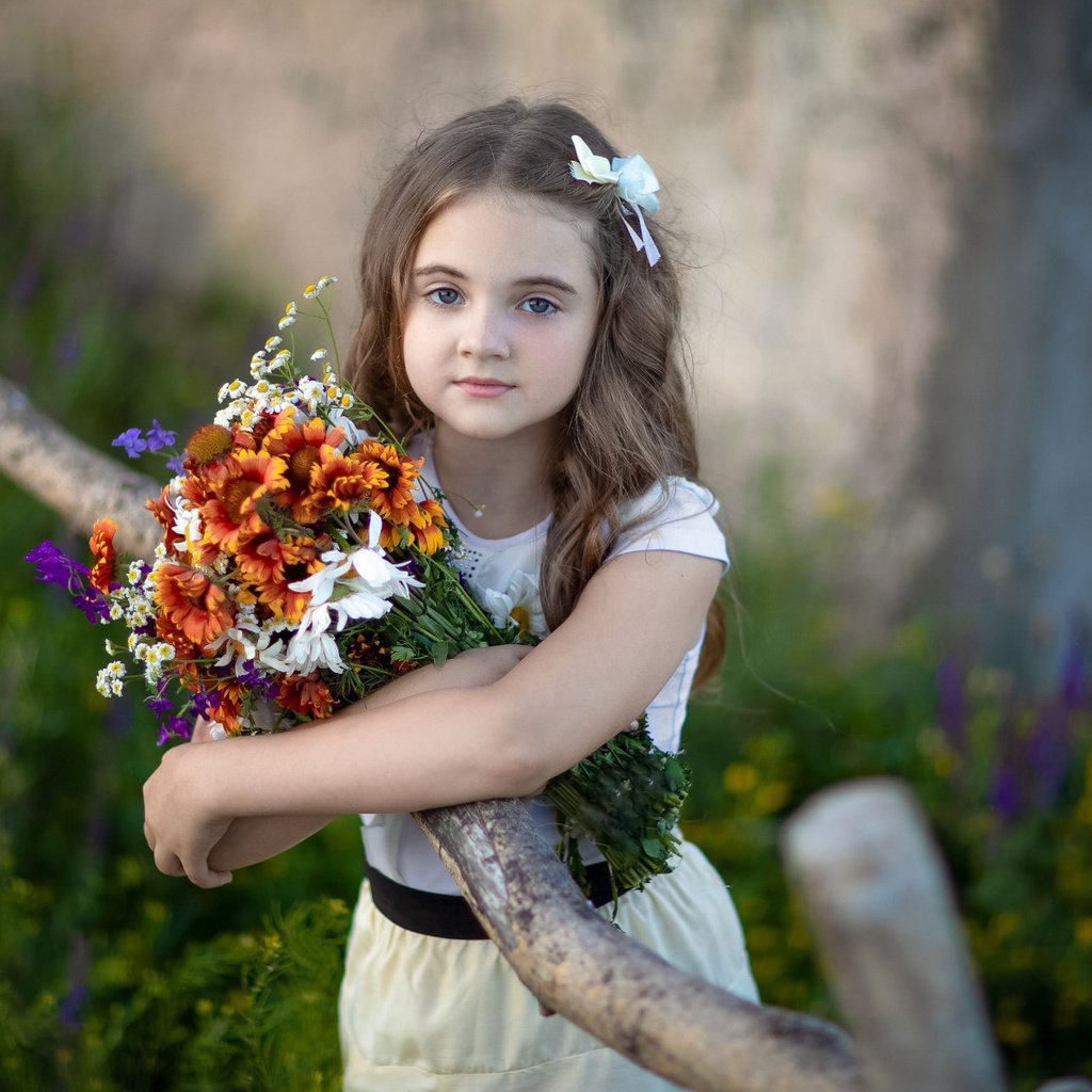 Обои цветы, природа, поза, ветки, девочка, букет, локоны, русая, flowers, nature, pose, branches, girl, bouquet, curls, rus разрешение 2112x1188 Загрузить