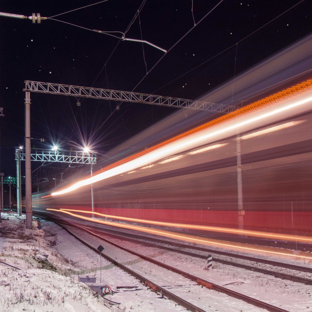 Обои ночь, огни, железная дорога, провода, звезды, поезд, night, lights, railroad, wire, stars, train разрешение 2112x1188 Загрузить