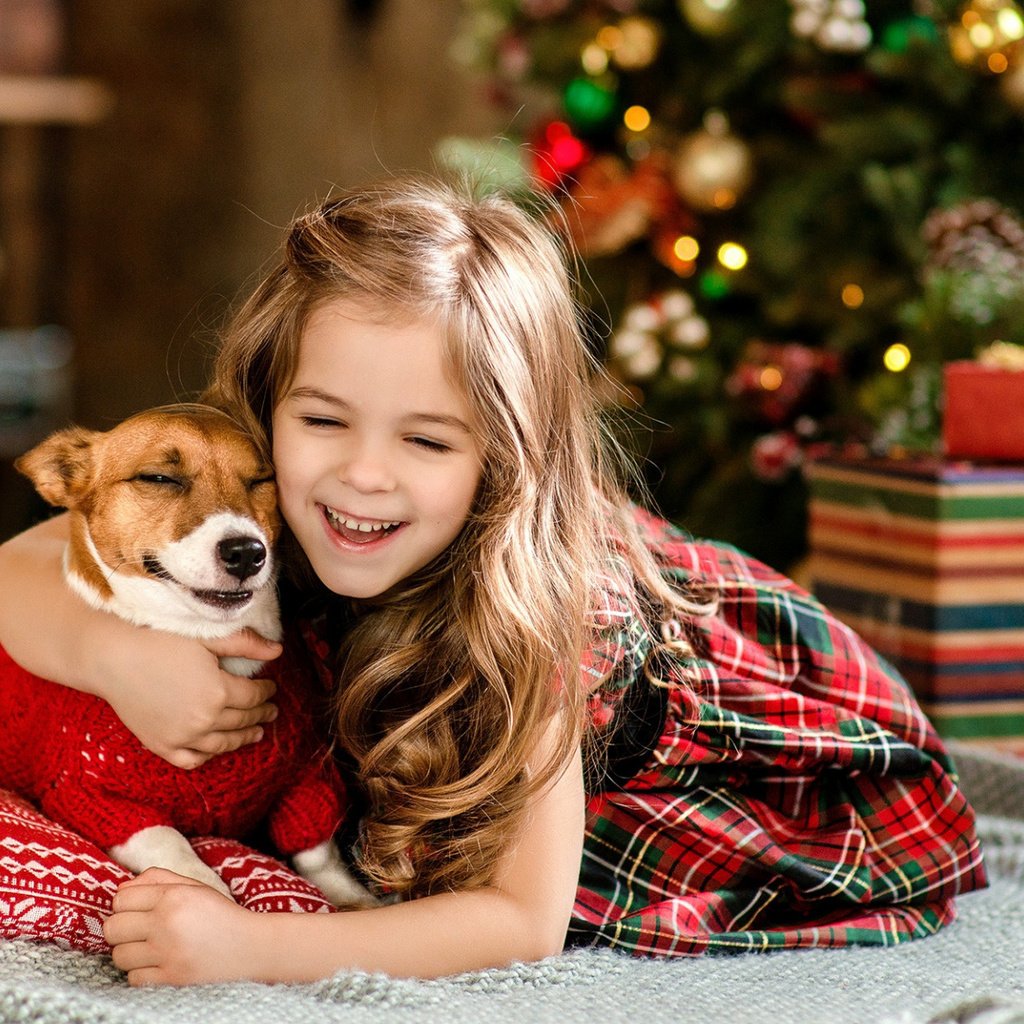 Обои новый год, елка, подарки, собака, радость, девочка, new year, tree, gifts, dog, joy, girl разрешение 2112x1188 Загрузить