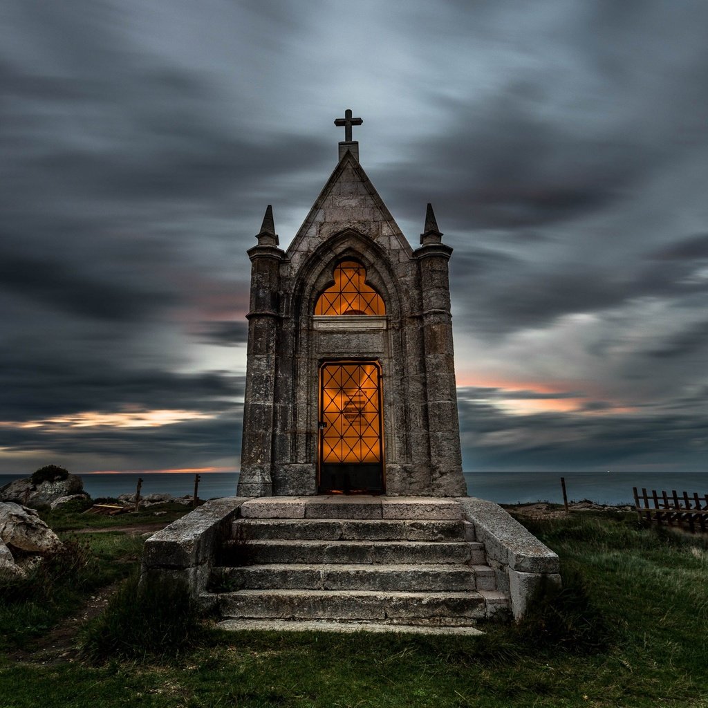 Обои небо, облака, лестница, ступеньки, часовня, the sky, clouds, ladder, steps, chapel разрешение 3840x2160 Загрузить