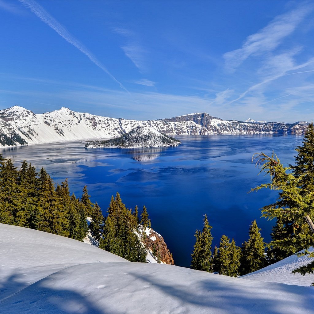 Обои озеро, горы, снег, природа, лес, зима, горное озеро, кратерное озеро, lake, mountains, snow, nature, forest, winter, mountain lake, crater lake разрешение 1920x1280 Загрузить