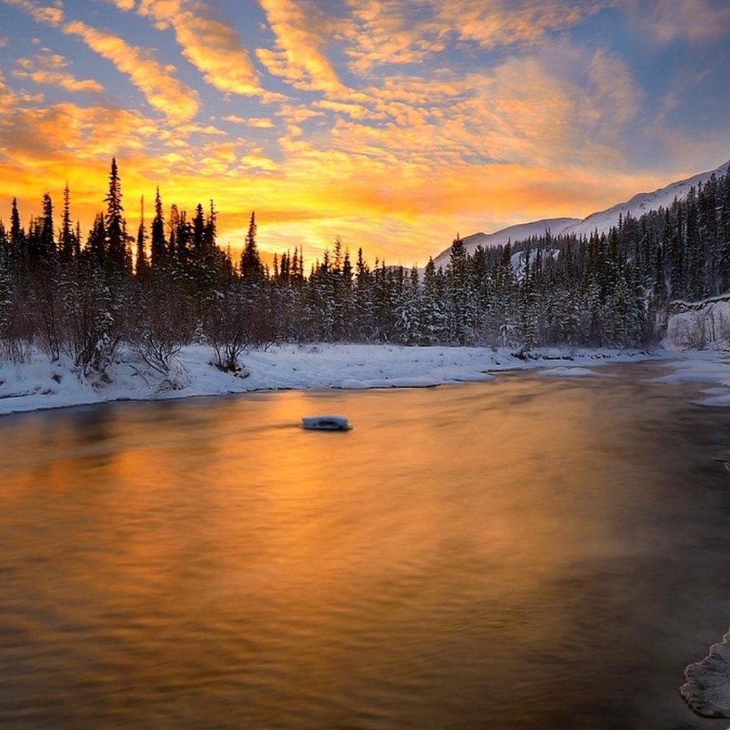 Обои небо, облака, река, снег, природа, закат, зима, the sky, clouds, river, snow, nature, sunset, winter разрешение 1920x1080 Загрузить