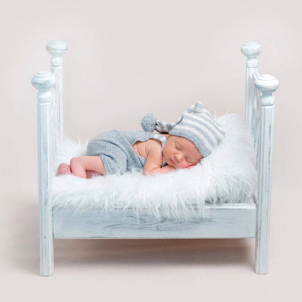 Обои спит, мальчик, малыш, младенец, шапочка, кроватка, sleeping, boy, baby, cap, cot разрешение 5000x4217 Загрузить