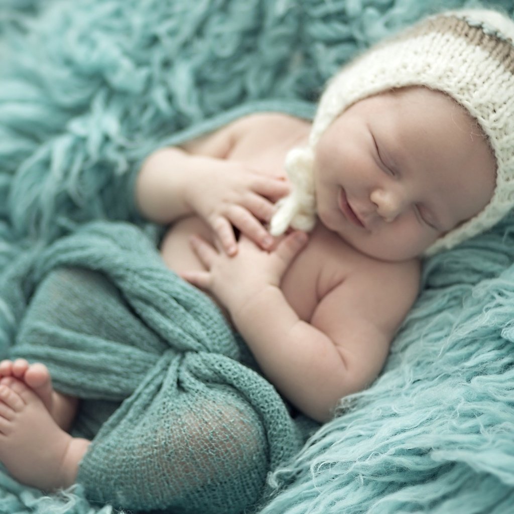 Обои спит, ребенок, малыш, младенец, шапочка, мех, покрывало, sleeping, child, baby, cap, fur, blanket разрешение 1920x1080 Загрузить