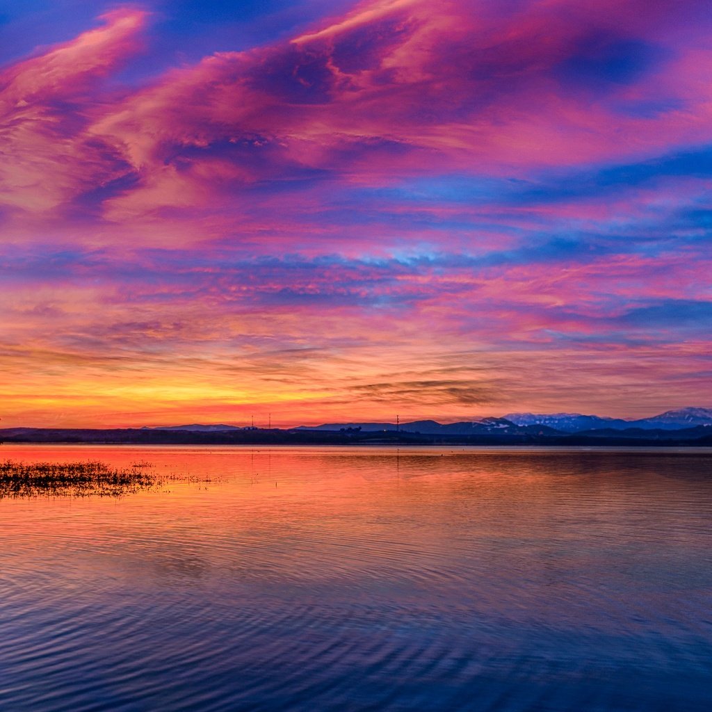 Обои небо, облака, озеро, природа, лес, закат, гладь, the sky, clouds, lake, nature, forest, sunset, surface разрешение 7680x4320 Загрузить