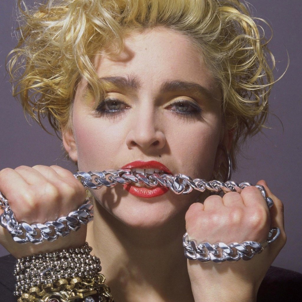 Обои актриса, певица, цепь, мадонна, actress, singer, chain, madonna разрешение 3840x2160 Загрузить