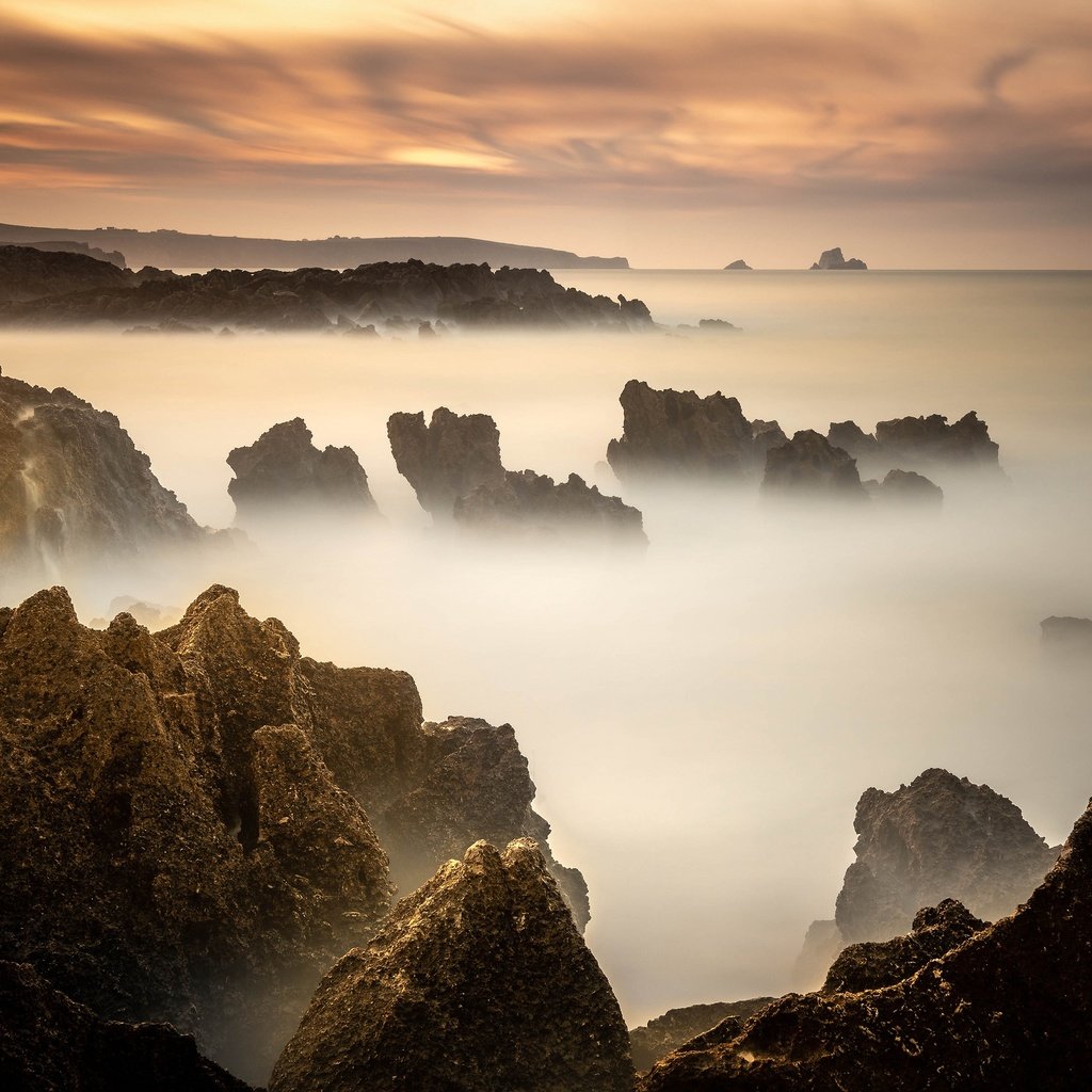 Обои небо, скалы, камни, берег, закат, море, туман, рассвет, the sky, rocks, stones, shore, sunset, sea, fog, dawn разрешение 3840x2160 Загрузить