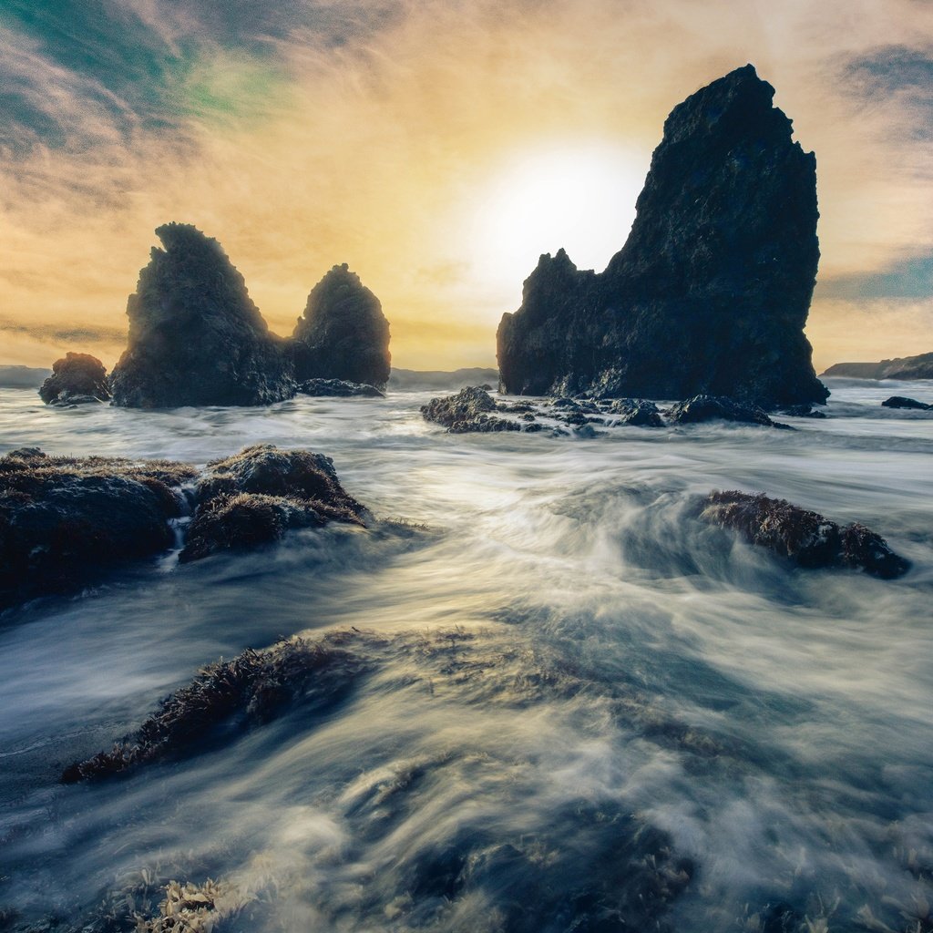 Обои скалы, солнце, берег, волны, море, прибой, rocks, the sun, shore, wave, sea, surf разрешение 3840x2536 Загрузить