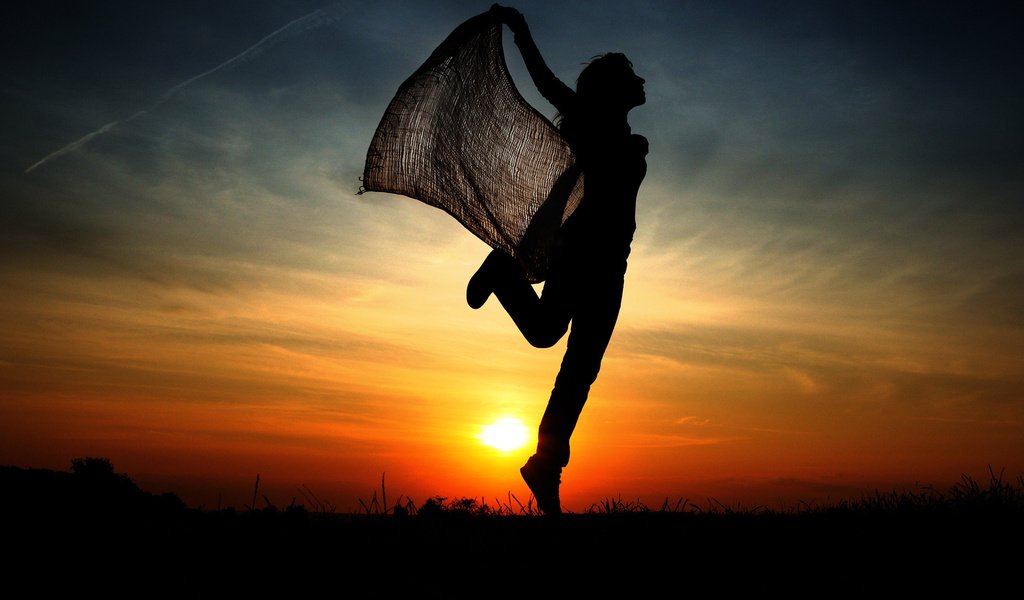 Обои закат, девушка, прыжок, силуэт, sunset, girl, jump, silhouette разрешение 1920x1200 Загрузить