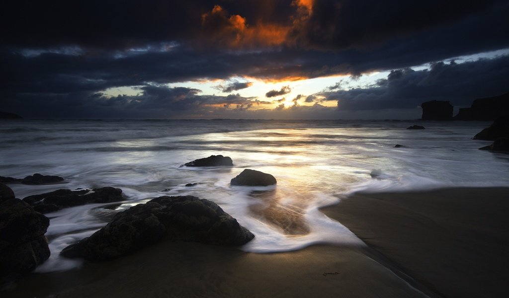 Обои облака, камни, берег, закат, clouds, stones, shore, sunset разрешение 2560x1600 Загрузить