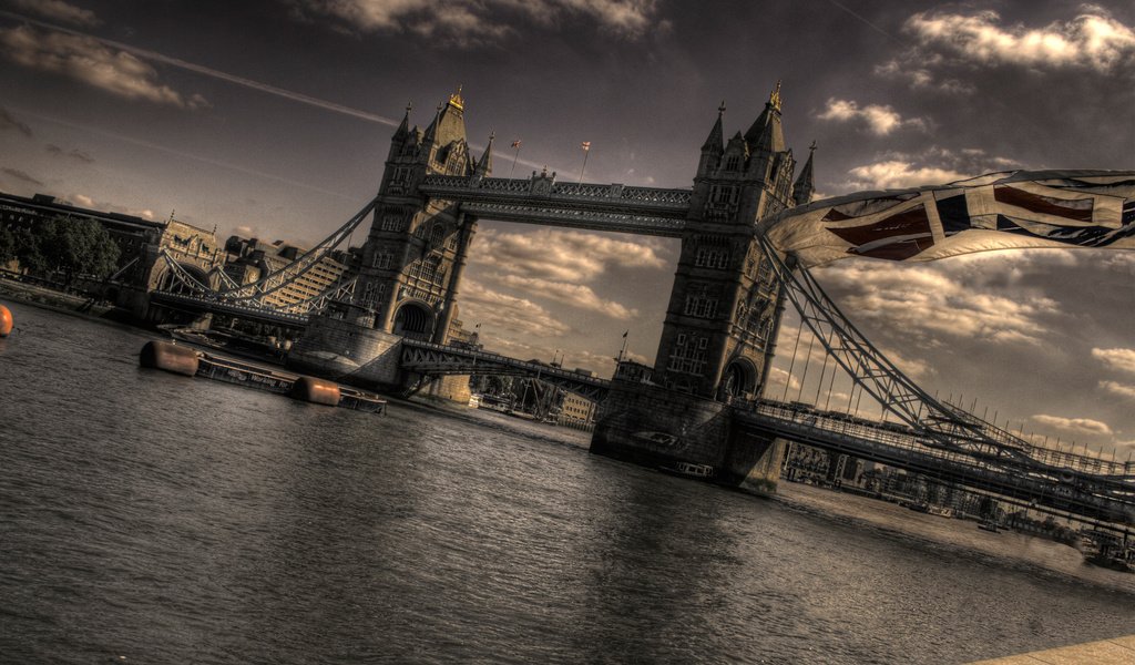 Обои мост, лондон, темза, флаг, bridge, london, thames, flag разрешение 2500x1645 Загрузить