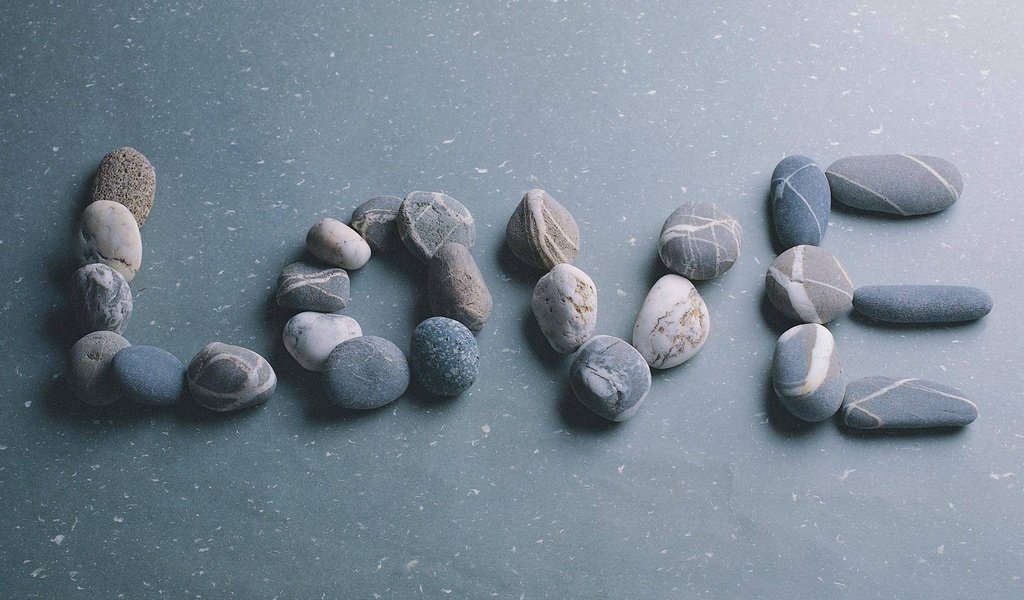 Обои камни, галька, настроение, любовь, чувство, влюбленная, stones, pebbles, mood, love, feeling разрешение 1920x1064 Загрузить