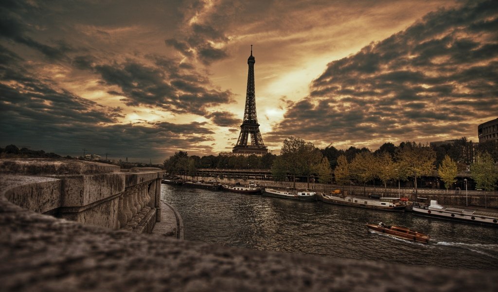 Обои париж, набережная, эйфелева башня, paris, promenade, eiffel tower разрешение 2560x1600 Загрузить