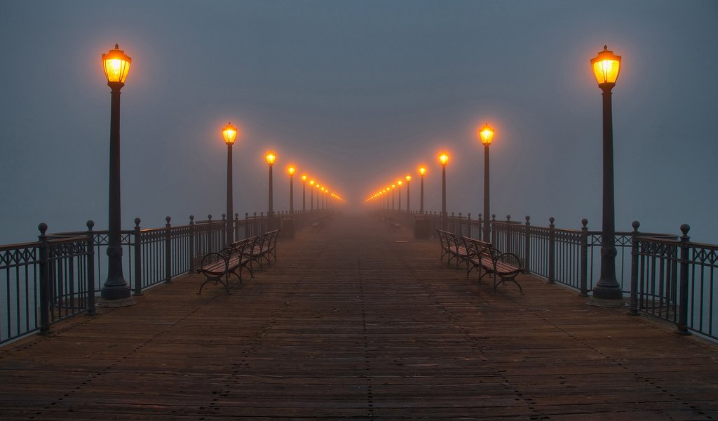 Обои фонари, туман, причал, lights, fog, pier разрешение 2560x1600 Загрузить