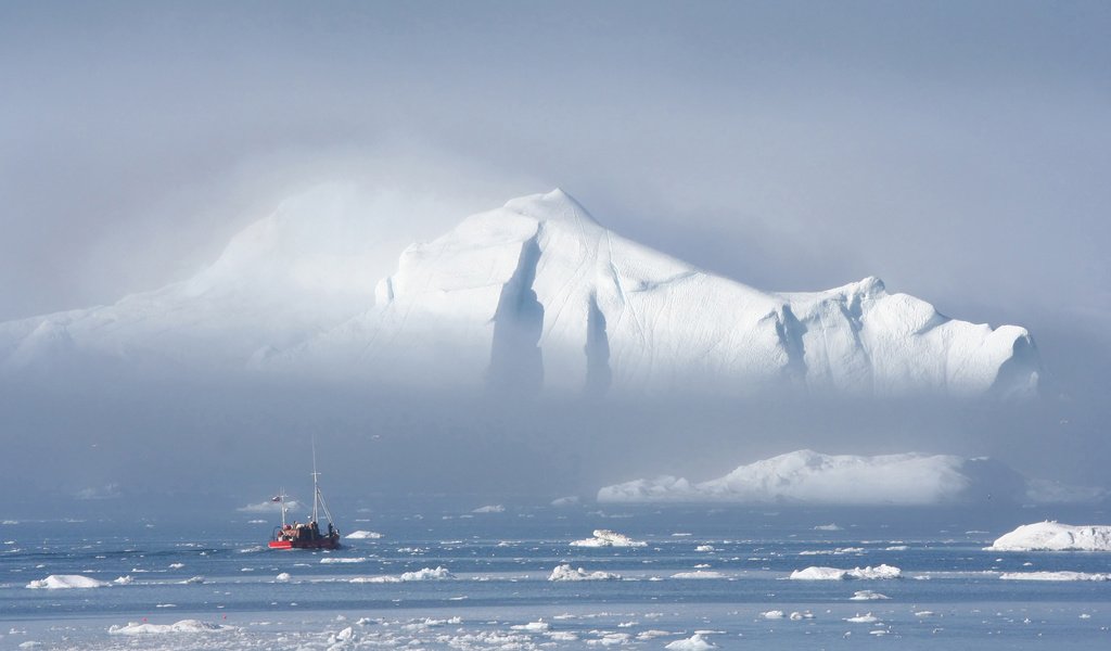 Обои айсберг, льдины, судно, iceberg, ice, the ship разрешение 2560x1600 Загрузить