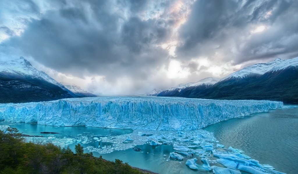 Обои вода, горы, лес, пейзаж, айсберг, water, mountains, forest, landscape, iceberg разрешение 2048x1536 Загрузить