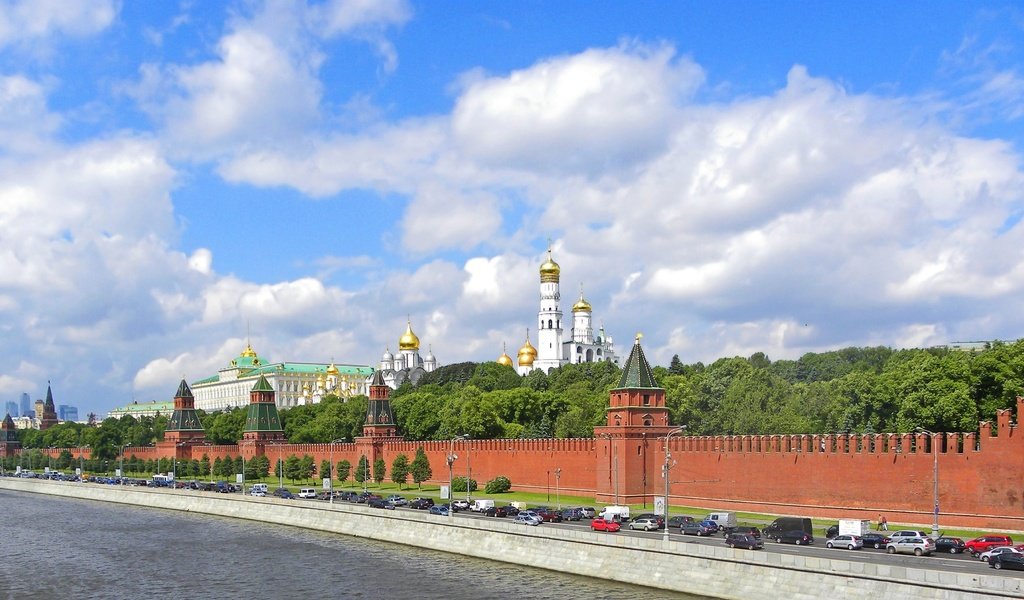 Обои дорога, река, москва, кремль, панорама, road, river, moscow, the kremlin, panorama разрешение 4000x1898 Загрузить