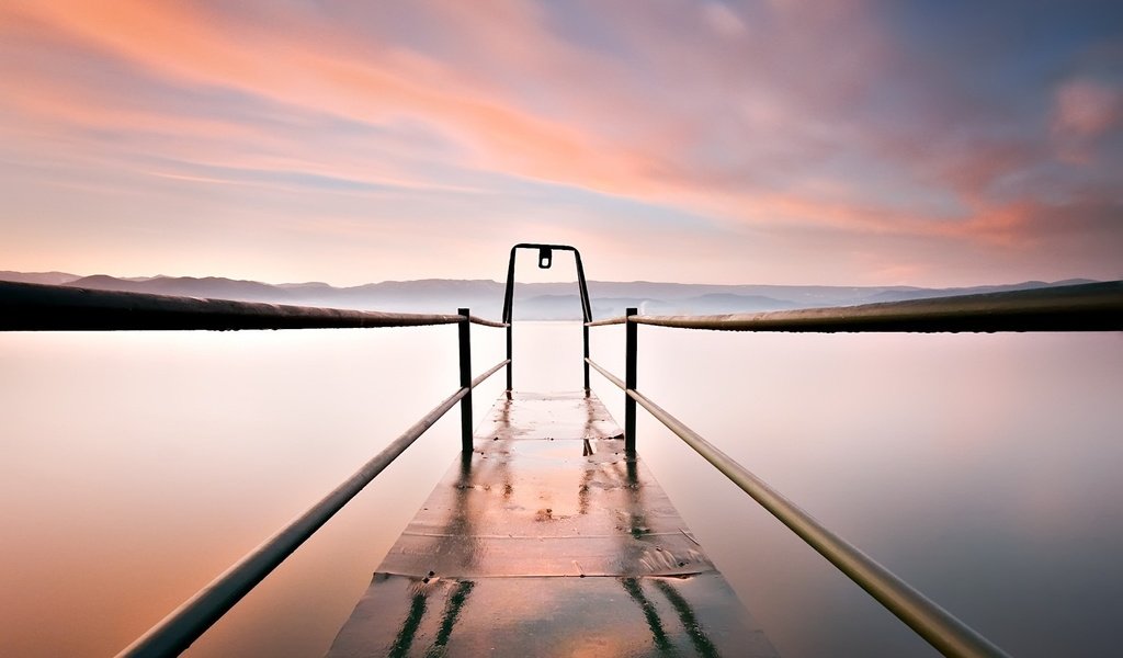 Обои облака, озеро, причал, выдержка, clouds, lake, pier, excerpt разрешение 1920x1440 Загрузить