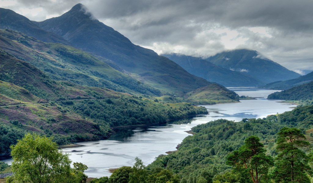 Обои небо, облака, вода, река, горы, дерево, тучи, шотландия, the sky, clouds, water, river, mountains, tree, scotland разрешение 3786x2479 Загрузить