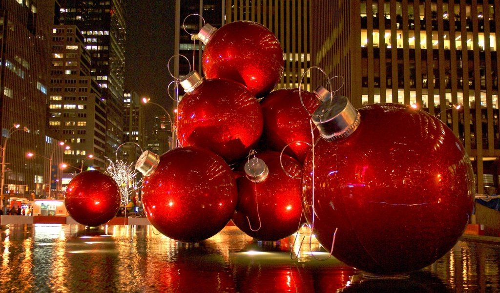 Обои шары, улица, новый, год, balls, street, new, year разрешение 2400x1599 Загрузить
