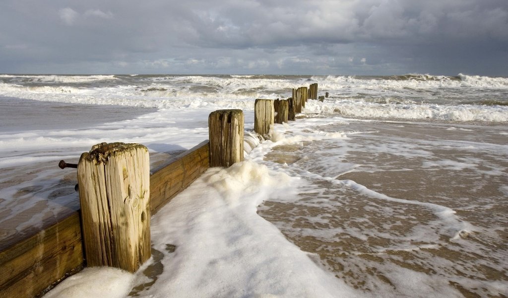 Обои волны, море, забор, пена, wave, sea, the fence, foam разрешение 1920x1200 Загрузить