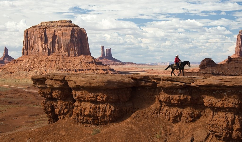 Обои ковбой, горы облака, cowboy, mountains clouds разрешение 2000x1333 Загрузить