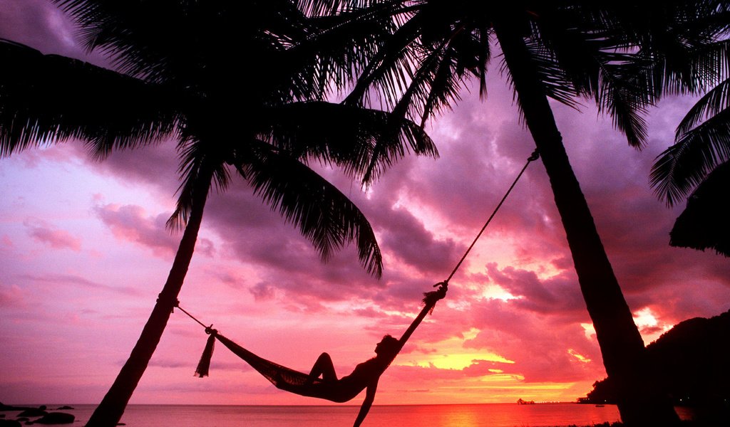 Обои вечер, закат, девушка, пляж, пальмы, гамак, тропики, the evening, sunset, girl, beach, palm trees, hammock, tropics разрешение 2000x1333 Загрузить