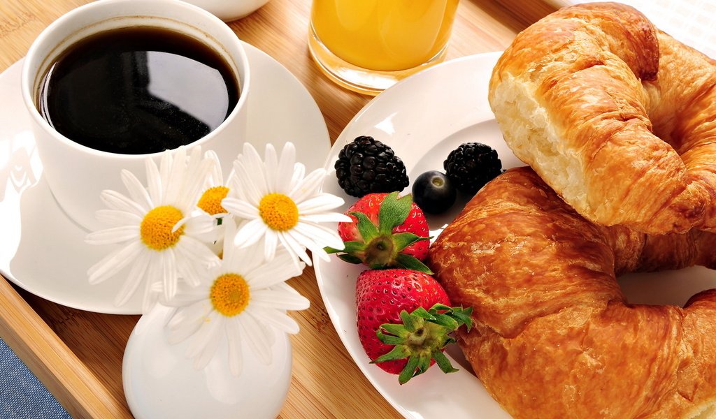 Обои еда, клубника, кофе, завтрак, круасан, сок, food, strawberry, coffee, breakfast, croissant, juice разрешение 1920x1200 Загрузить