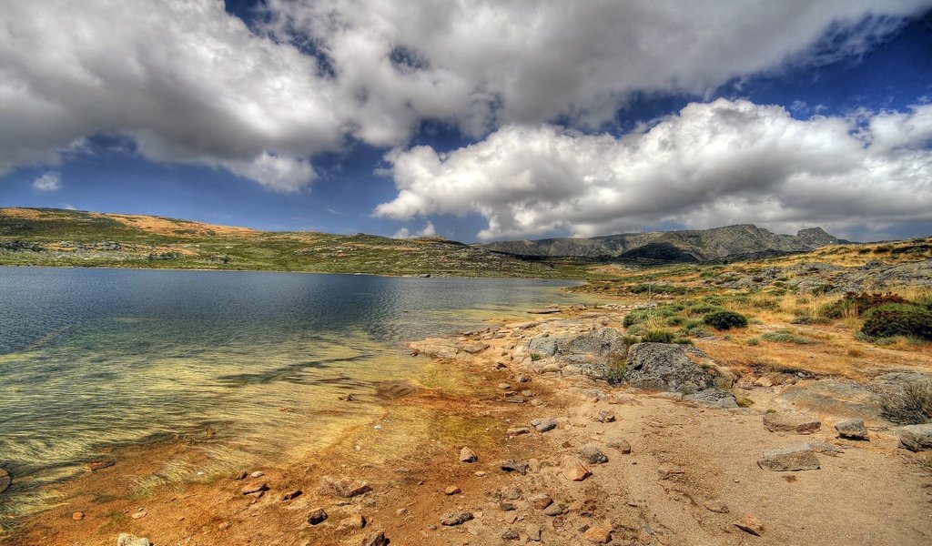 Обои облака, озеро, камни, берег, горизонт, clouds, lake, stones, shore, horizon разрешение 2560x1600 Загрузить