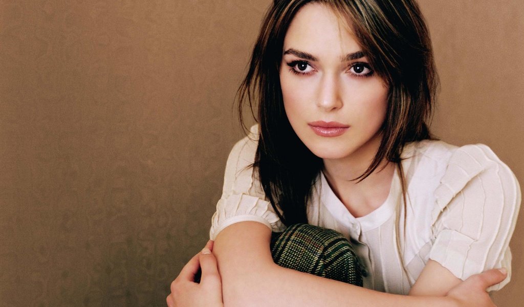 Обои девушка, портрет, взгляд, волосы, лицо, кира найтли, girl, portrait, look, hair, face, keira knightley разрешение 2048x1538 Загрузить