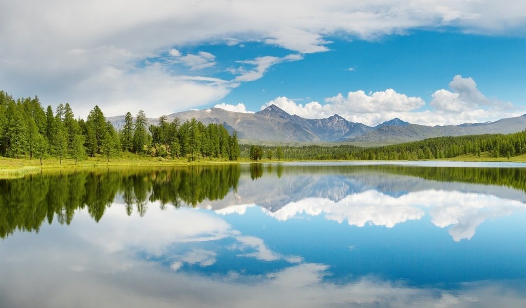 Обои небо, облака, деревья, вода, горы, отражение, the sky, clouds, trees, water, mountains, reflection разрешение 1920x1080 Загрузить